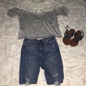 2 for $8 Laced grey blouse💕